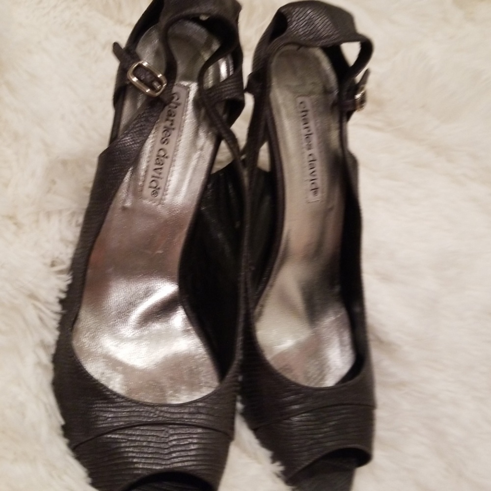 Shoe - Picture 2 of 3